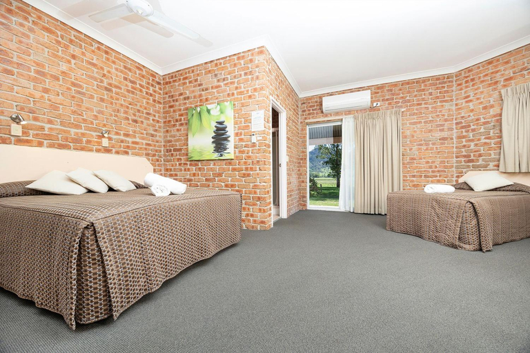 Bedroom 2, Gloucester Country Lodge Motel, Gloucester