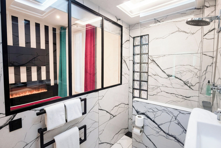 Bathroom 4, Hotel Peyris Opera, Paris