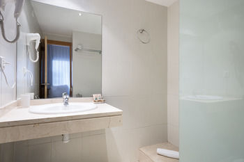 Bathroom 3, Apartamentos Laforja, Barcelona