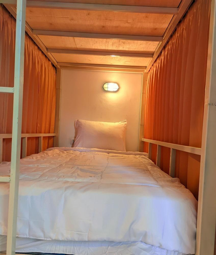 Bedroom 4, Tata Surf Hostels, Lombok