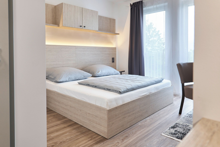 Bedroom 3, Bader Aparthotel, München