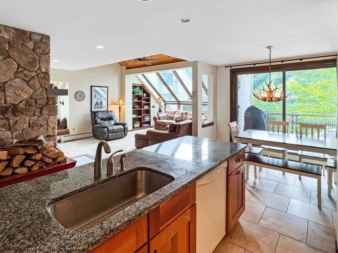 Interior 4, Sunrise Northstar B1 - Bear View, Rutland