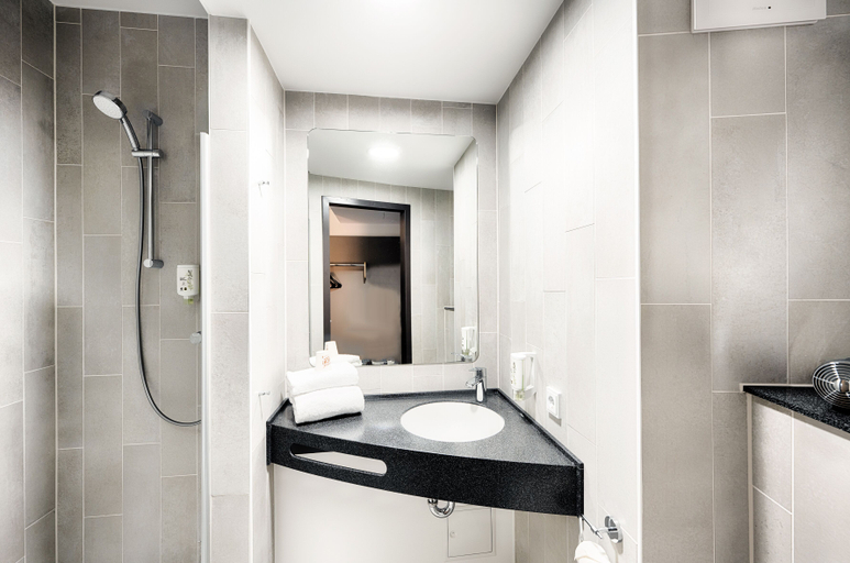 Bathroom 5, B&B HOTEL Wismar, Nordwestmecklenburg
