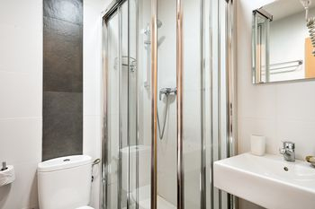 Bathroom 2, Apartamentos Laforja, Barcelona