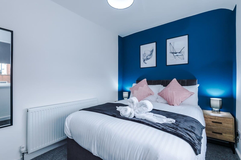 Room 5, Spacious 3-bed Ideal for Long-term Business, Tameside
