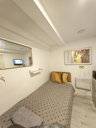 Bedroom 4, Lovely ensuite Box Room in Corby NN17###, Northamptonshire
