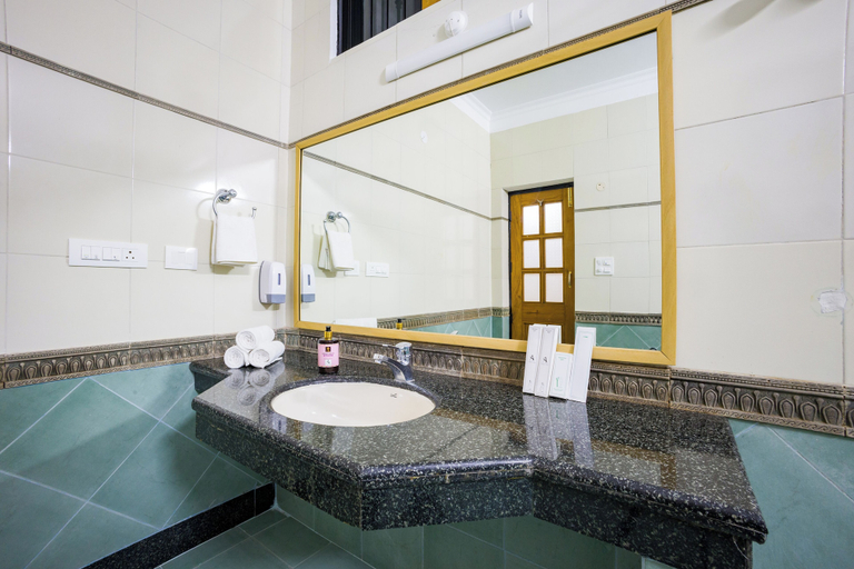 Bathroom 3, Alaya Stays Mehar Villa 3BHK With Garden, Solan