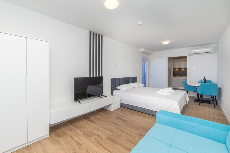 Room 2, Altiora Prestige Residence 203, Gradac