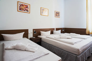 Others 5, Hotel Queenspark, Berlin