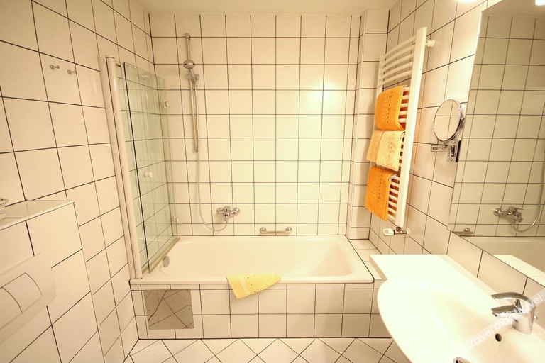 Bathroom 3, Carinthia Stadthotel, Klagenfurt