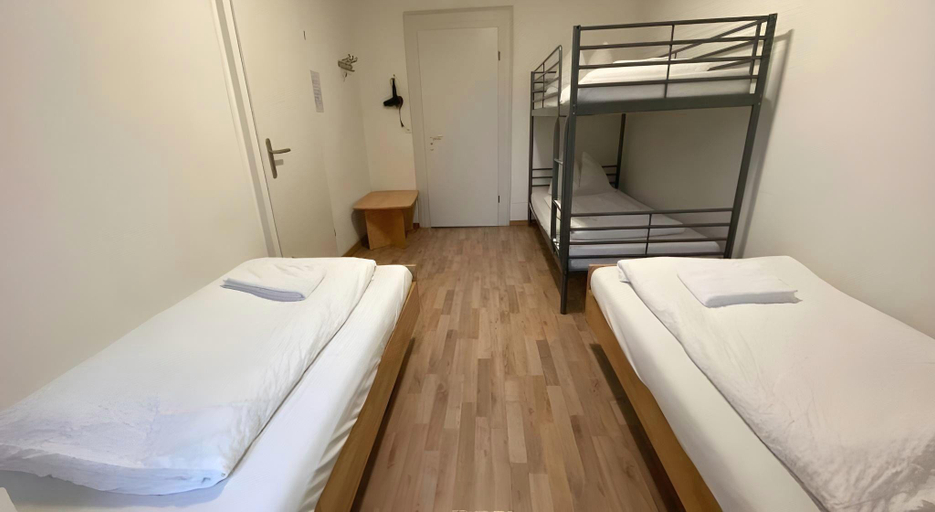 Bedroom 1, Happy central apartment, Interlaken