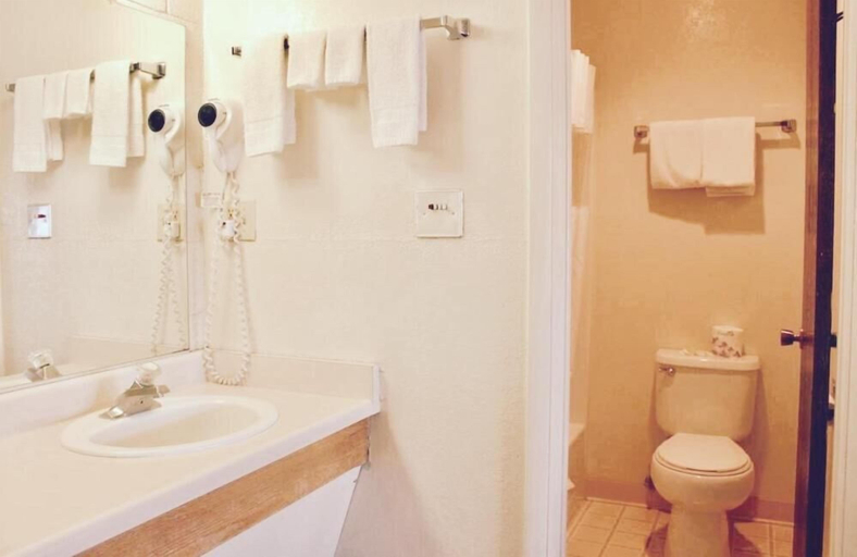 Bathroom 4, Baymont By Wyndham Susanville, Lassen