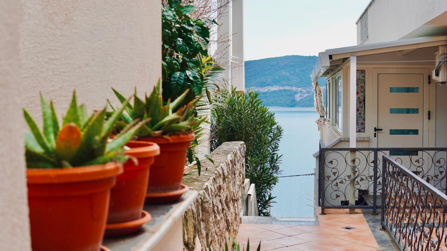 Others 4, Villa Tex, Herzegovina-Neretva