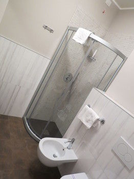 Bathroom 5, Eurossola, Verbano-Cusio-Ossola