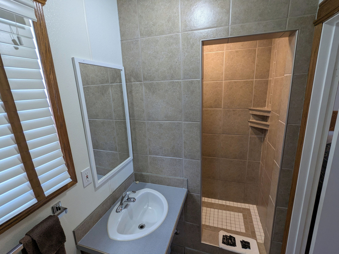 Bathroom 3, Wagon Wheel Motel, Division No. 7