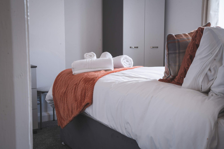 Room 2, Spacious Home Ideal For Families Free Parking, Cheshire West and Chester