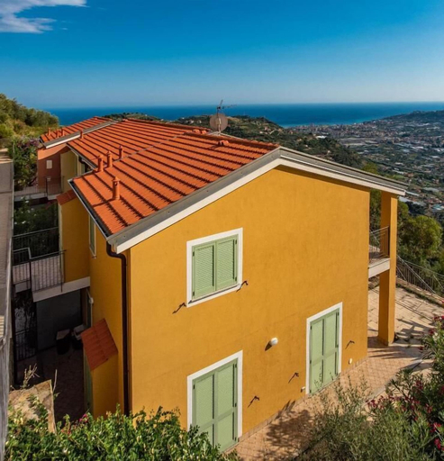 Exterior 3, Fra Cielo e Mare - Private parking, Imperia