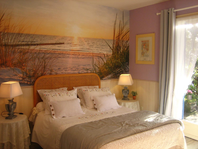 Bedroom 2, Les pierres blanches, Vienne