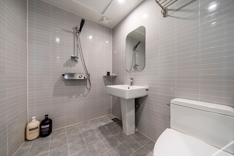 Bathroom 5, Busan Nampo Billy Hotel, Jung