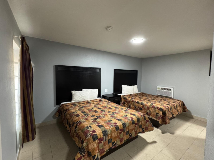 Bedroom 3, Welcome Motel, Bell