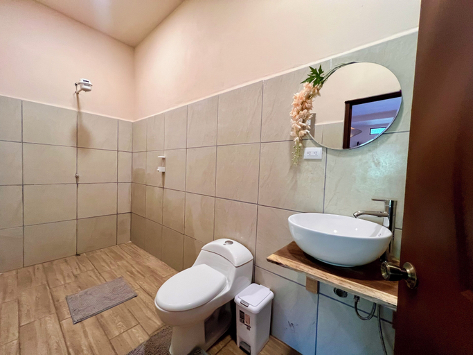 Bathroom 3, Zen Zaru Beautiful Hidden Hotel, Aguirre