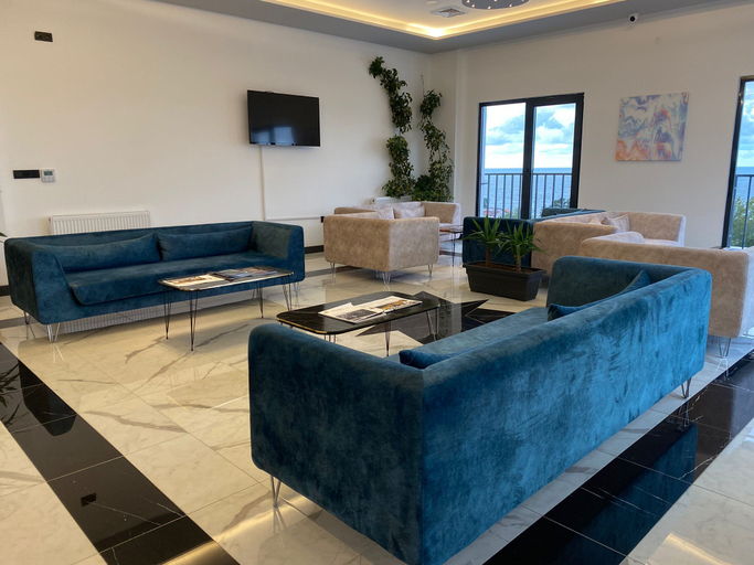 Others 3, Yason Blue Hotel, Perşembe