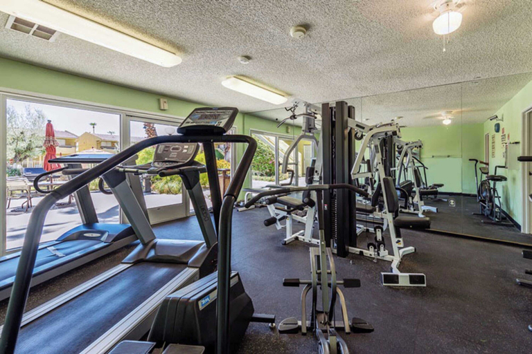 Fitness facility, @marbella Lane-hidden Oasis 2BR Condo w/ Pools/gym, Riverside