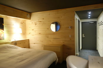 Others 5, Hotel Horizon, Brome-Missisquoi