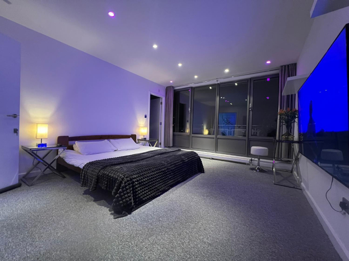 Bedroom, The London Skyline Penthouse, London