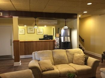 Lobby Sitting Area 4, Hotel Cowansville, Brome-Missisquoi