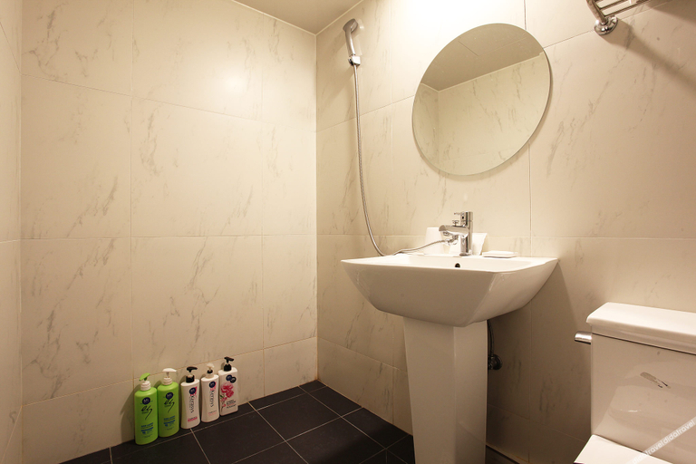 Bathroom 5, Noryangjin JH9, Dongjak