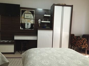 Others 3, Hotel Fuat, Merkez