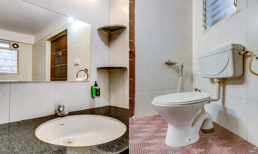Bathroom 4, Treebo Iris Suites, Pune