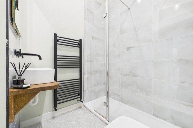 Bathroom 2, Inbhir Nis City Apartment, Highland