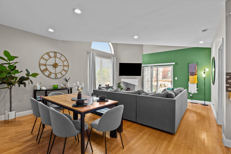 Living area, 4700 West End Whimsy, Saint Louis
