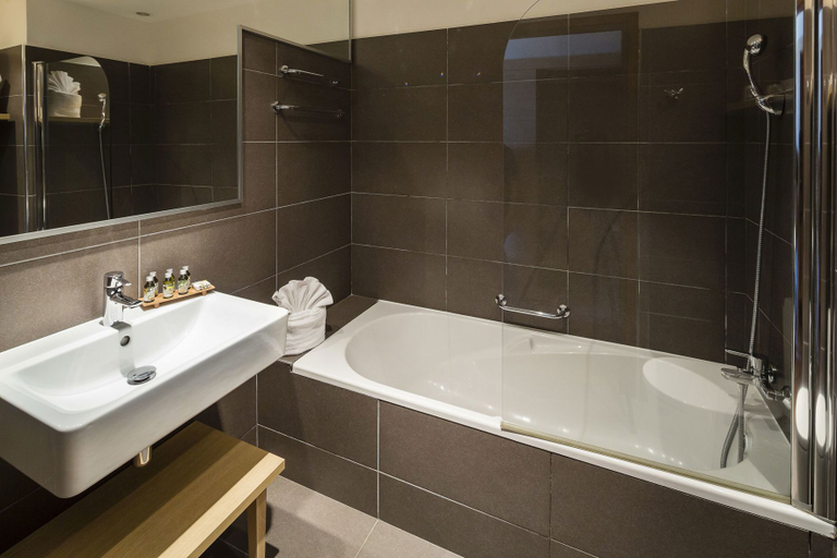 Bathroom 4, Hotel Helios & Spa, Var