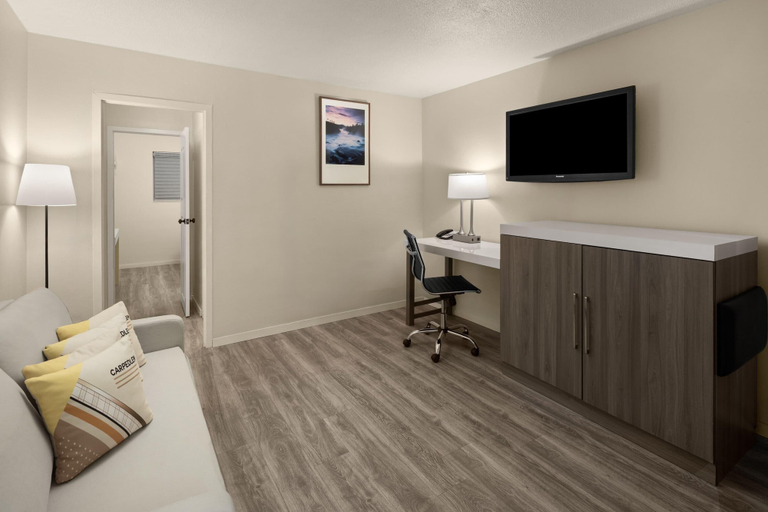 Others 4, The Dylan, a Baymont by Wyndham, Seattle