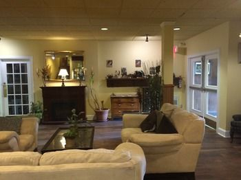 Lobby Sitting Area 2, Hotel Cowansville, Brome-Missisquoi