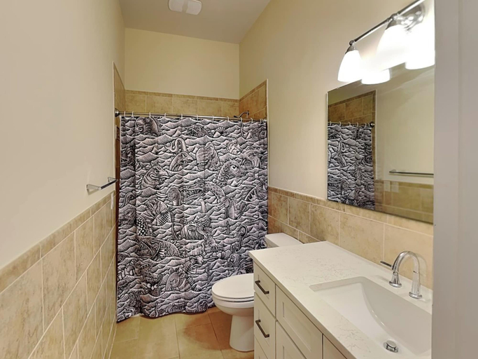 Bathroom 3, Jean's Dream, Saint Johns
