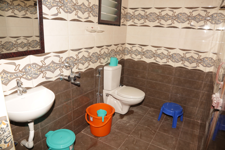 Bathroom 4, Hotel Santhosh Inn, Nagappattinam