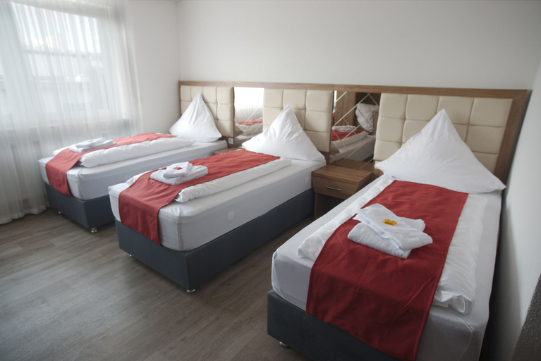 Bedroom 2, Hotel Hausen Obertshausen Frankfurt, Offenbach