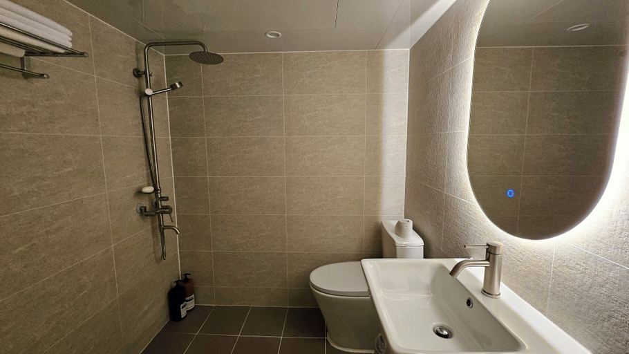 Bathroom 3, Hotel Rio, Gwang-jin