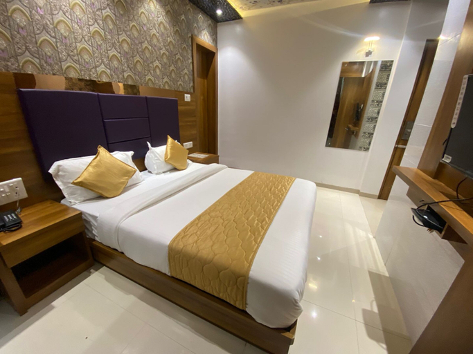 Bedroom 2, HOTEL BKC CROWN - NEAR TRADE CENTRE, Mumbai Suburban