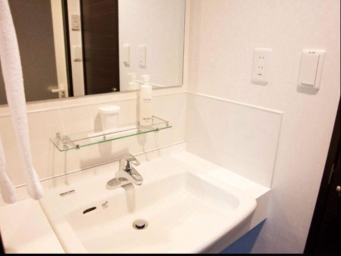 Bathroom, New Station Hotel Premiere, Isahaya