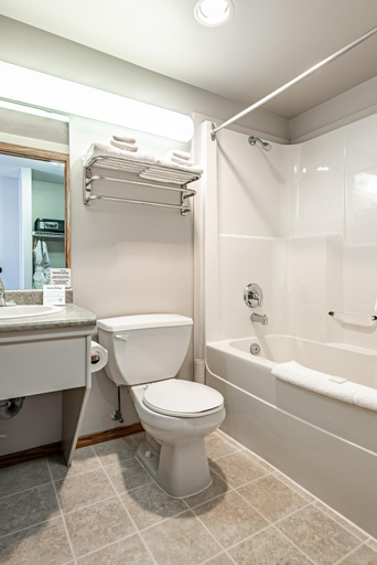 Bathroom 4, Manitou Springs Resort, Division No. 11
