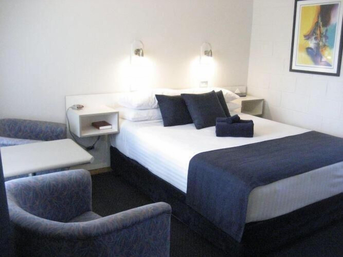 Bedroom 2, Lake Munmorah Motel, Wyong - North-East