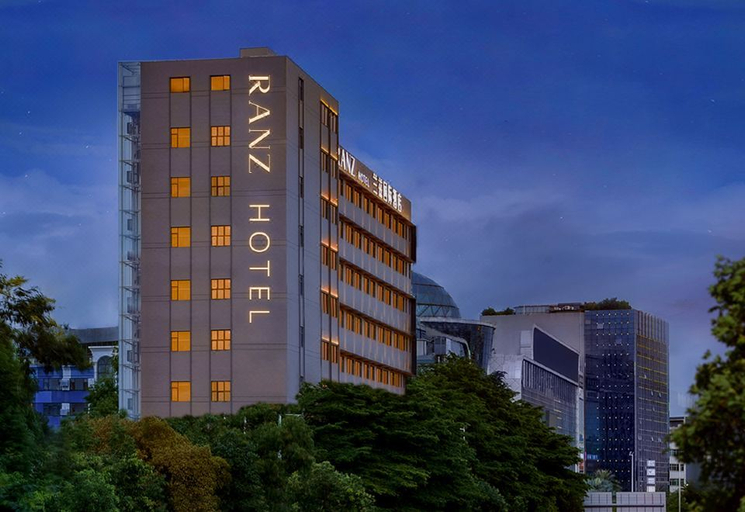 Exterior & Views