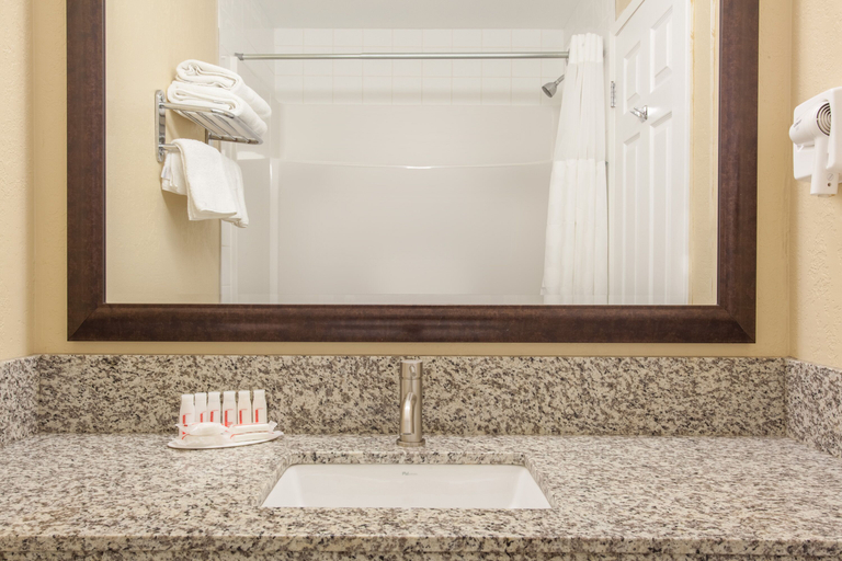 Bathroom 5, TC Motel, Division No. 1