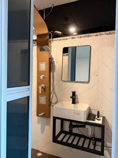 Bathroom 3, The Quay Hotel Bugis, Singapore