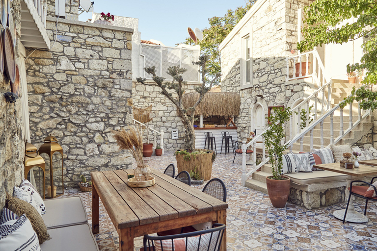 Others 4, Morisi Avlu, Çeşme